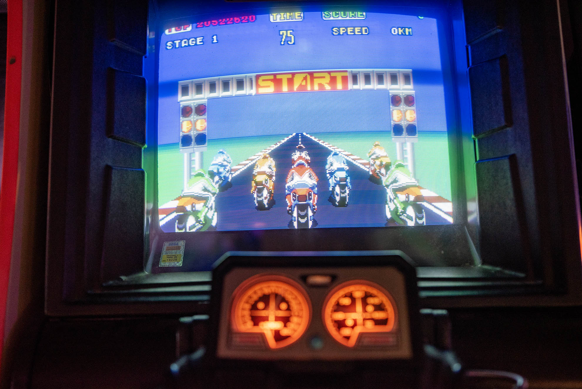 Hang-On racing through Grand Canyon