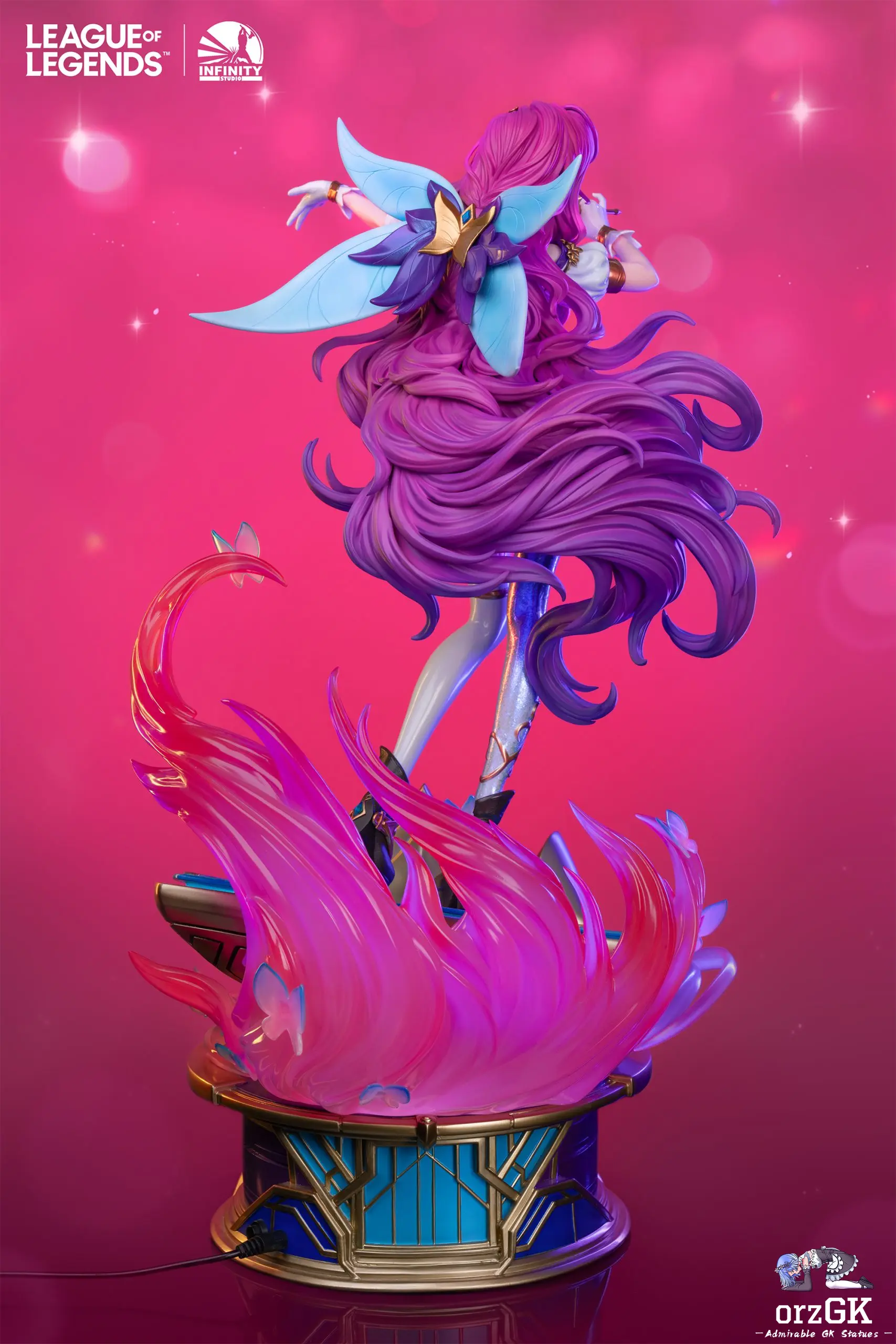 Seraphine statue back detail