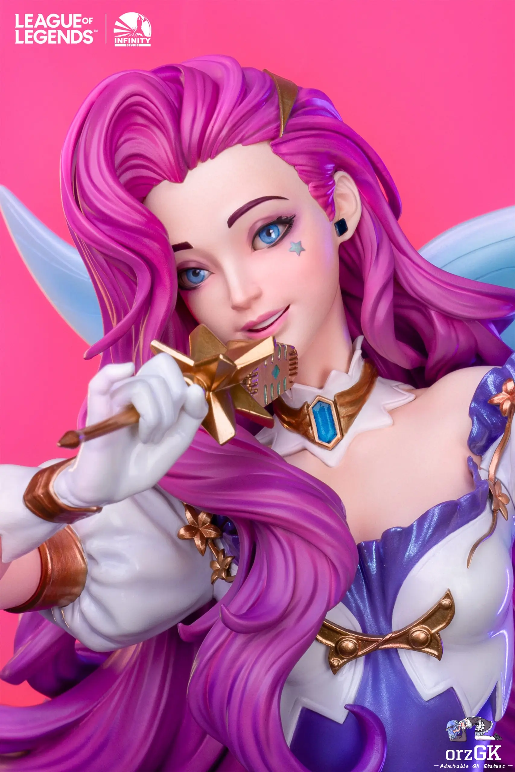 Seraphine statue complete view